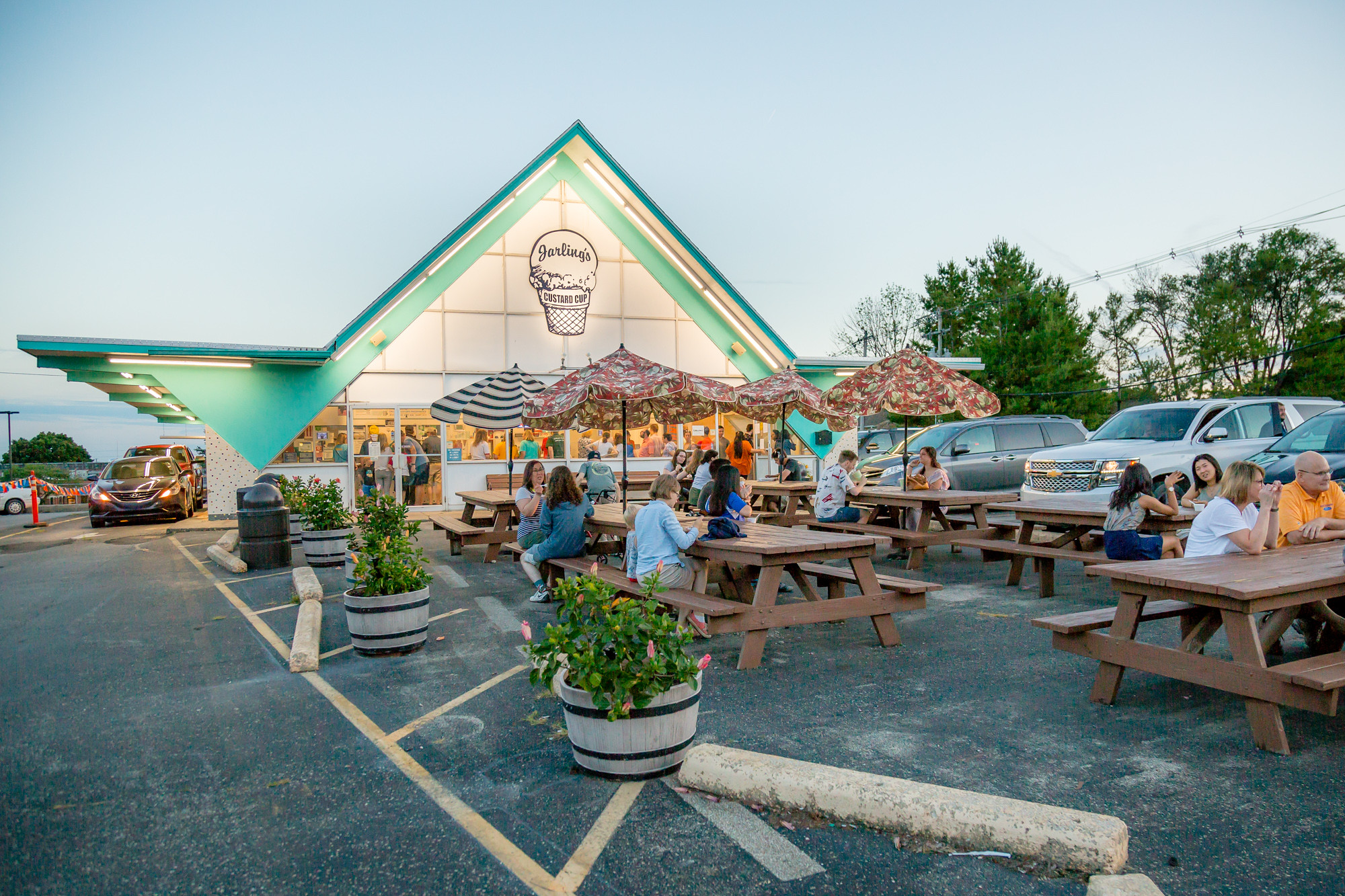 People eating outside at Jarling's Custard Cup